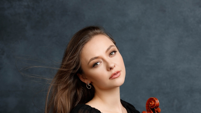 Alexandra Conunova – solista concertului extraordinar dirijat de Yuri Botnari la Filarmonica George Enescu din Bucuresti